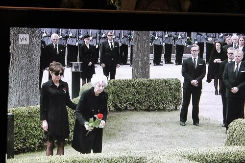 Matti Luostarinen. Cluster art. Mauno Koivisto, Finnish president. Funeral