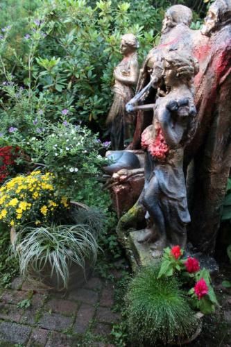 Matti Luostarinen. Cluster art. Cluster garden. Memento mori.