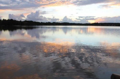 Matti Luostarinen. Cluster art. Kaukjärvi syyskuun alussa 2020.