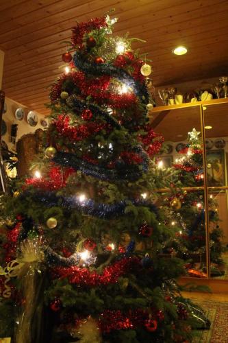 Matti Luostarinen. Cluster art, art of clusters. Merry Christmas and Happy New Year 2020.