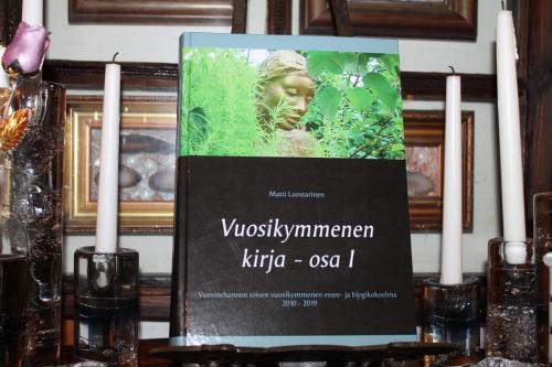 Matti Luostarinen. Vuosikymmenen kirja - osa I ja osa II, kuvitettuna.