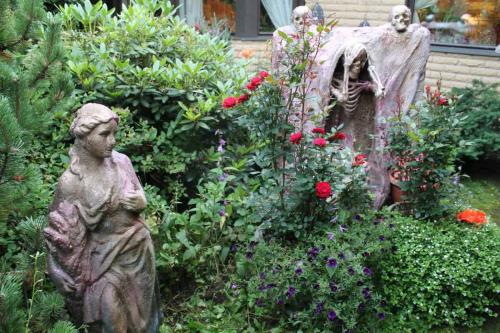 Matti Luostarinen. Cluster art. Cluster art garden 2017