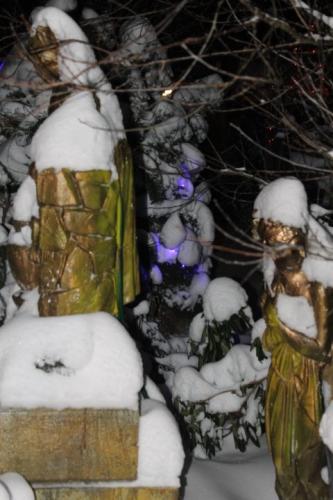 Matti Luostarinen. Cluster art. Cluster art garden in 13.1. 2021.