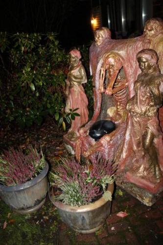 Cluster art garden - Memento mori
