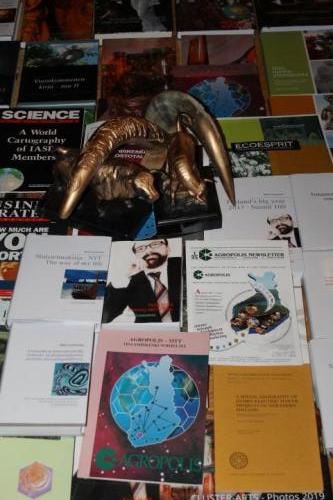 Cluster art and economy, articles and policy. 