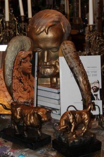 Bull's and  Omicron year 2021. Cluster art and economy, articles and policy.