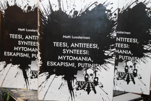 Teesi, Antiteesi, Synteesi - Mytomania, Eskapismi, Putinismi