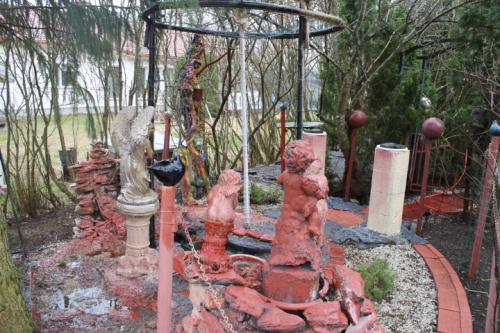 Matti Luostarinen. Cluster art garden 2021.